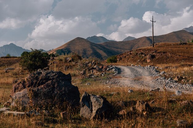 fotografia de montanha de montanha de rio de vida selvagem