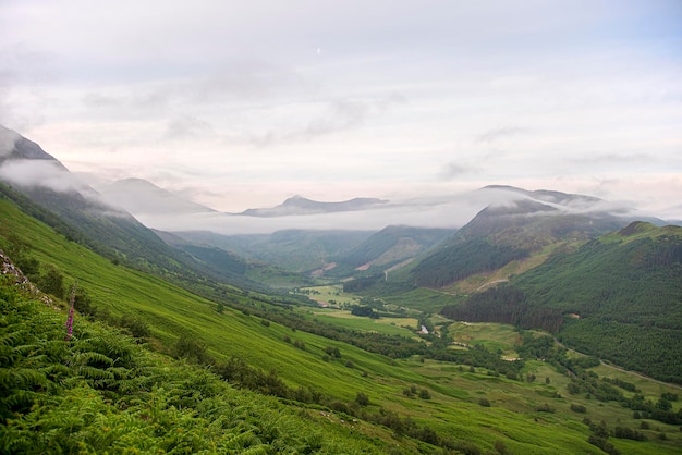 Fotografia de paisagens de montanhas e vales, panorama, campo