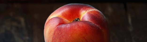 Fotografia de perto de pêssego de vista ampla Frutas de verão abertas pano de fundo vazio banner de fundo