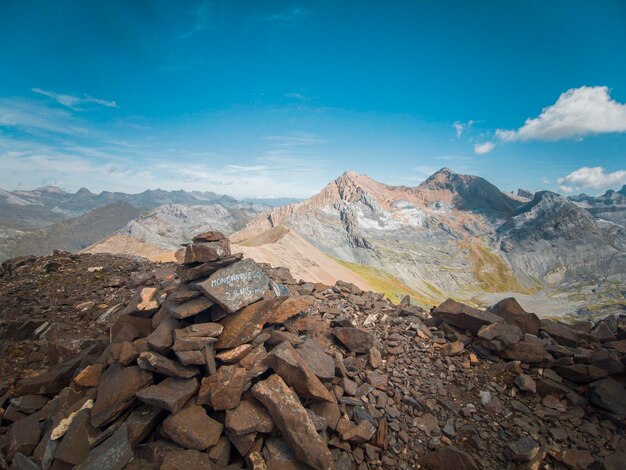 Fotografia de um dia de trekking curtindo a natureza e as montanhas nos Pirineus de Aragão, Espanha