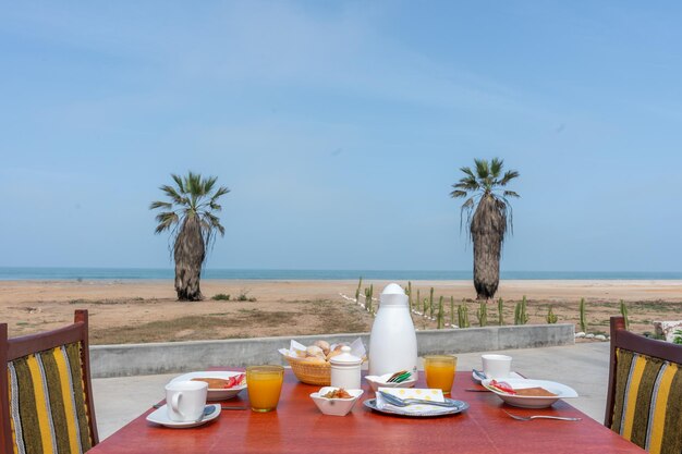 Fotografía de desayuno gourmet en la mesa de un restaurante Por Yuri Ugarte Cespedes