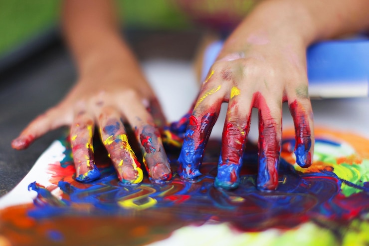 Foto fotografia detalhada de mãos coloridas