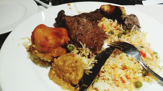 Foto fotografía detallada de la comida con tenedor y cuchillo de mesa