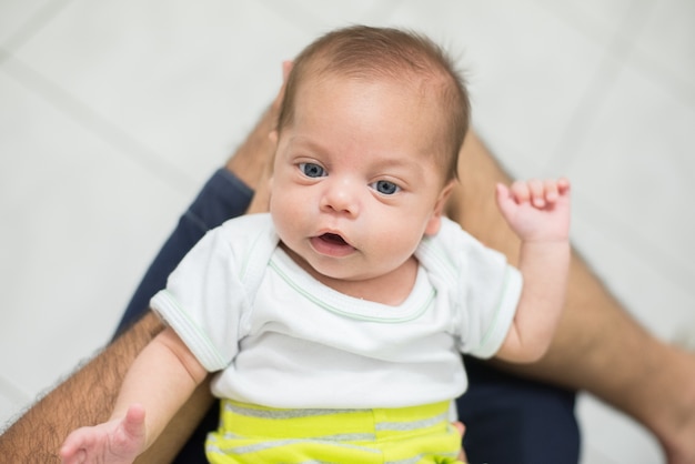 Foto fotografia do pai e o bebê dele