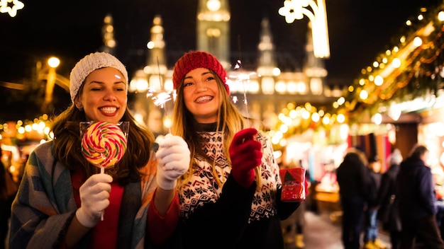 Foto fotografia em 4k encantamento na atmosfera festiva de um mercado de natal