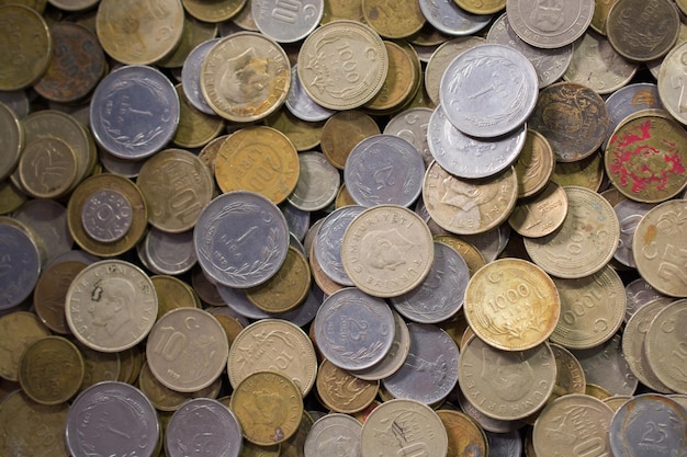 Fotografia em close-up de muitas moedas diferentes