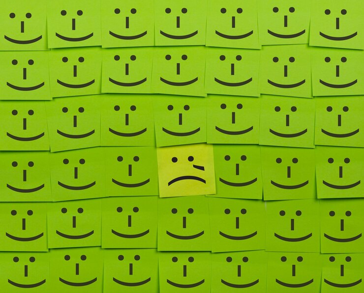 Foto fotografia em quadro completo de notas adesivas com um smiley antropomórfico