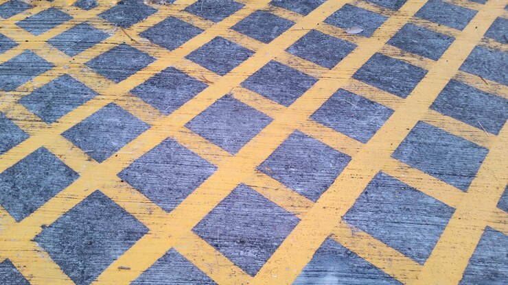 Foto fotografia em quadro completo de padrão amarelo na calçada