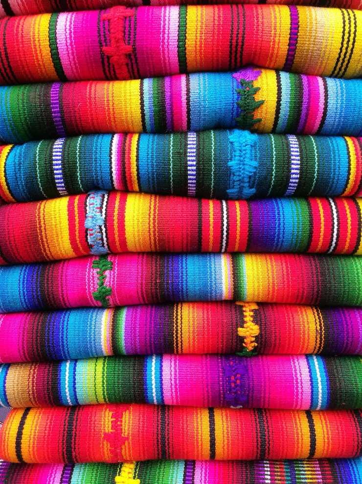 Foto fotografia em quadro completo de têxteis multicoloridos