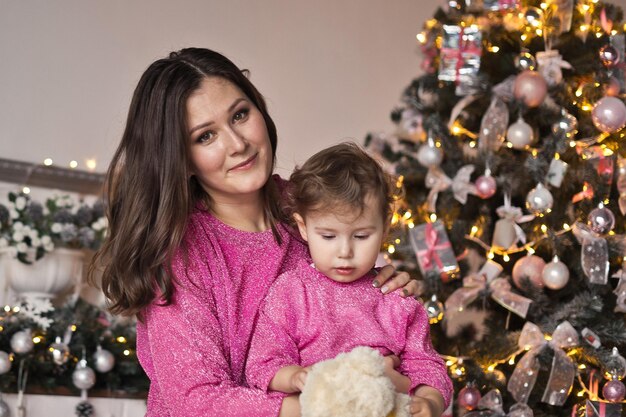 Foto fotografía de estudio madre y una niña pequeña 9518