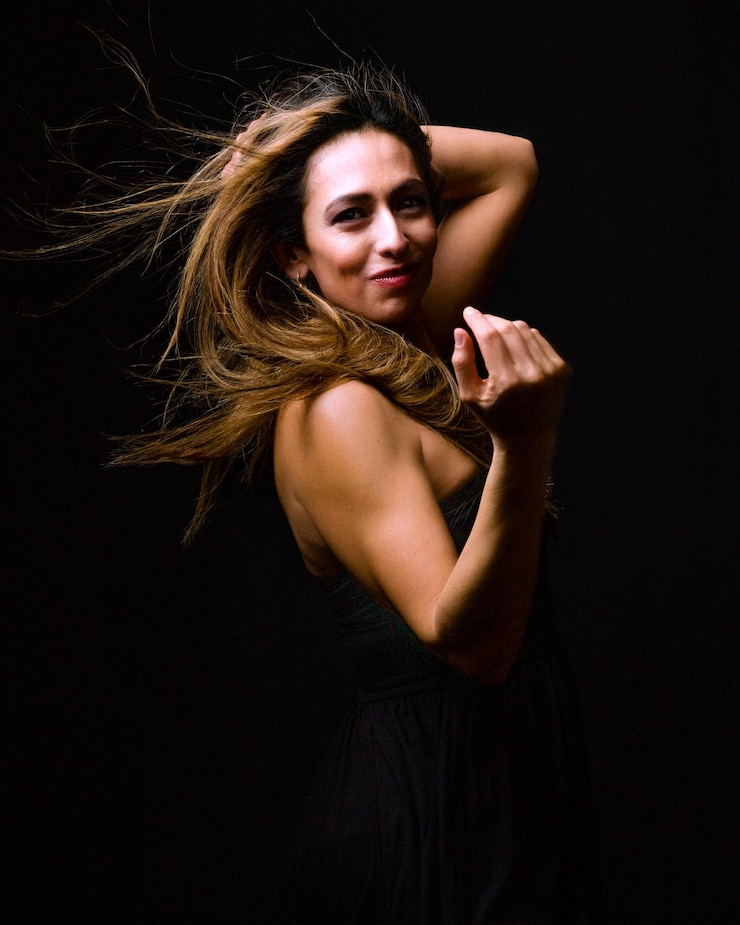 Foto fotografía de estudio de una mujer hermosa