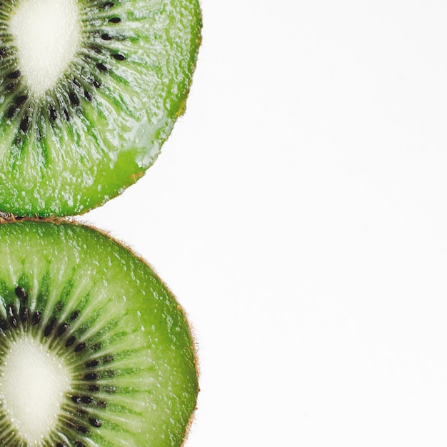 Fotografía de estudio de rebanadas de frutas