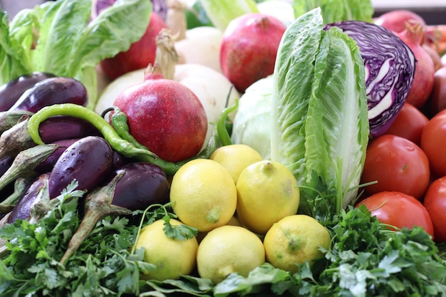 Fotografía de frutas y verduras brillantes