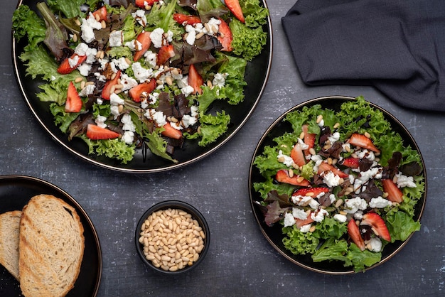 Fotografía gastronómica de ensalada de queso de cabra