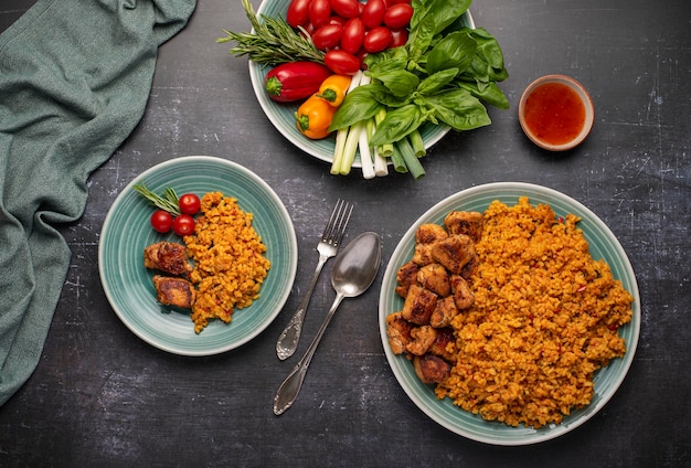 Fotografía gastronómica de risotto y pollo frito