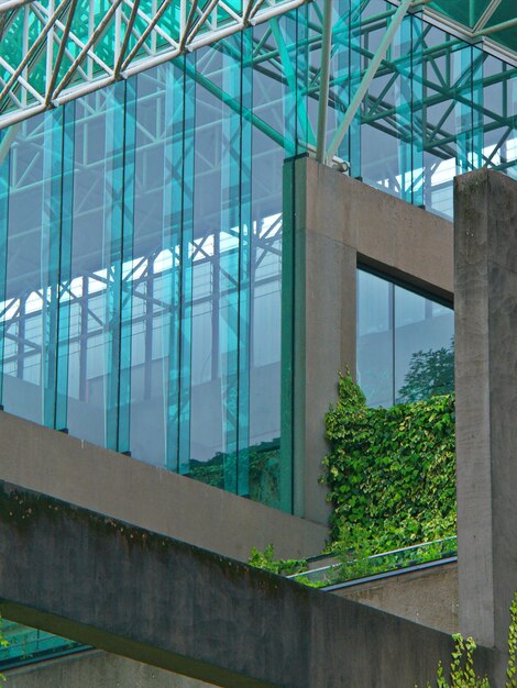 Fotografia gratuita de um belo arranha-céu com arquitetura