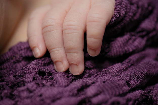 Fotografia macro da mão do recém-nascido