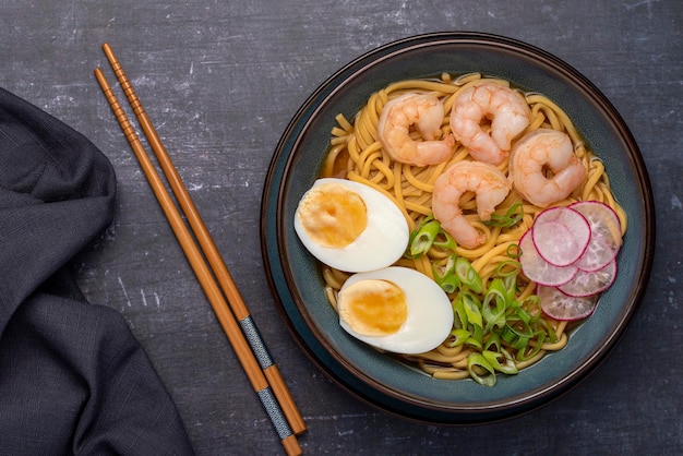 Fotografia macro de comida de sopa de ramen