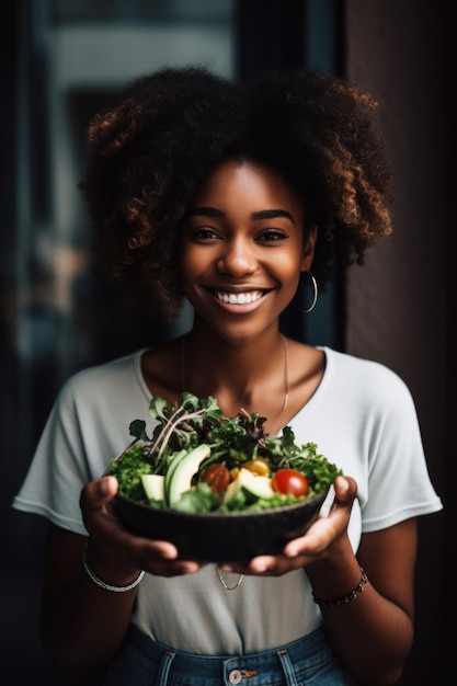 Fotografía de una mujer joven sosteniendo su ensalada creada con IA generativa