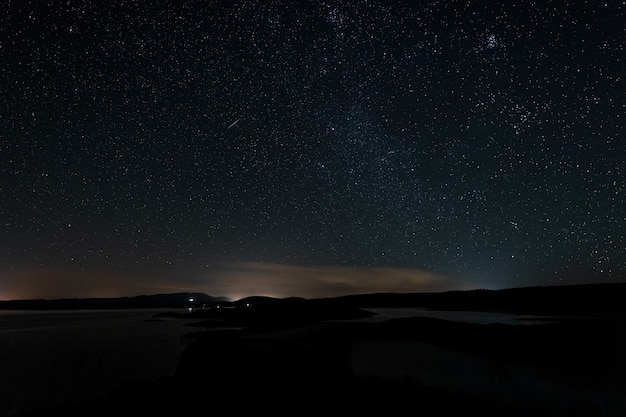 Fotografia noturna no Pantano de Alcantara. Extremadura. Espanha.