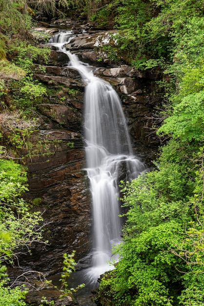 fotografía de paisaje de cascada