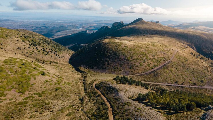 Fotografía de paisaje en las peñas de Herrera junto a Talamantes y Moncayo, Aragón. España.