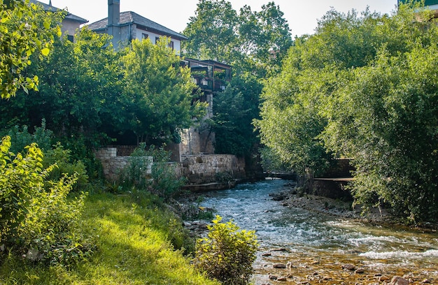 Fotografía del paisaje urbano de la ciudad de Mostar