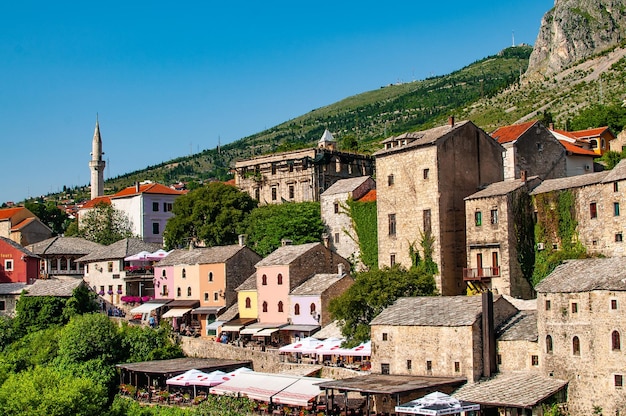 Fotografía del paisaje urbano de la ciudad de Mostar