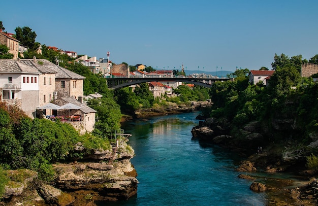 Fotografía del paisaje urbano de la ciudad de Mostar