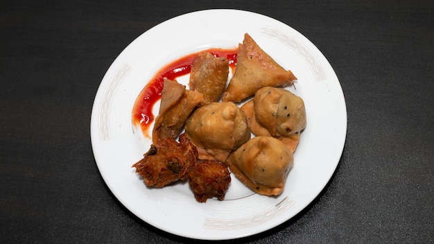 Fotografía de singara de pastel de comida asiática