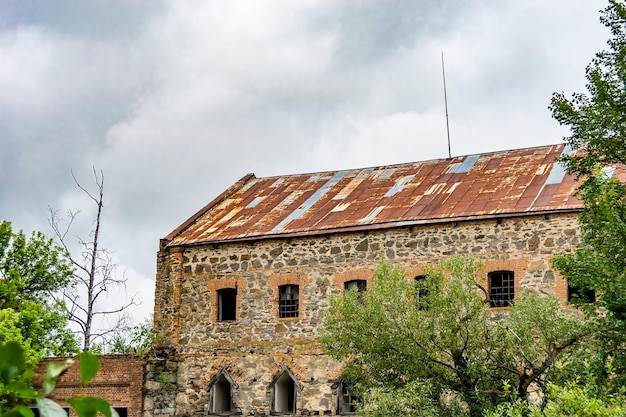 Fotografía sobre el tema edificio sobresaliente hermoso ladrillo viejo molino de agua