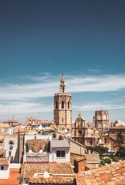 Fotografía de Stock de una hermosa vista de la Torre del Micalet en Valencia