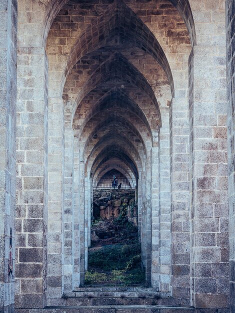 Foto fotografia vertical de um antigo edifício gótico em nantes, frança