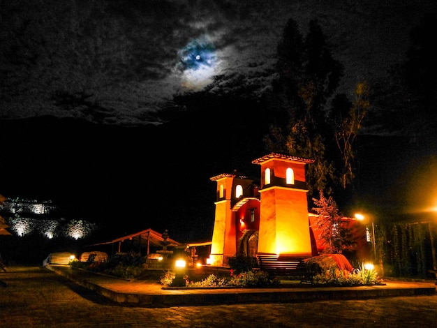 FOTOGRAFIAS NOCTURNAS DE UN PUEBLO MÁGICO EN EL VALLE SAGRADO DE LOS INCAS EN LA CIUDAD DE CUSCO