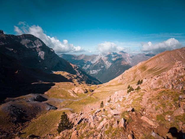 Fotografie eines Trekkingtages in den Pyrenäen von Aragon, Spanien, bei dem Sie die Natur und die Berge genießen