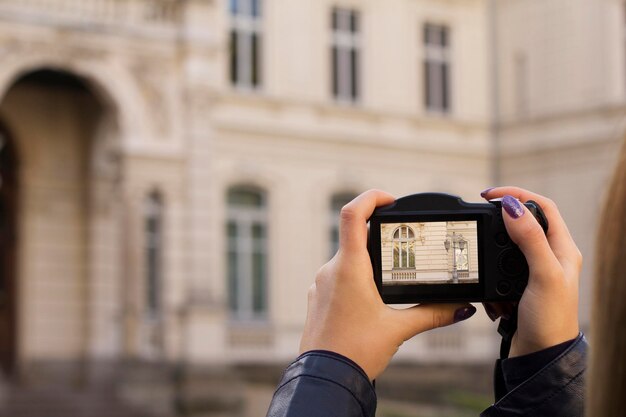 Fotografin fotografieren auf der Fotokamera Lemberg Ukraine