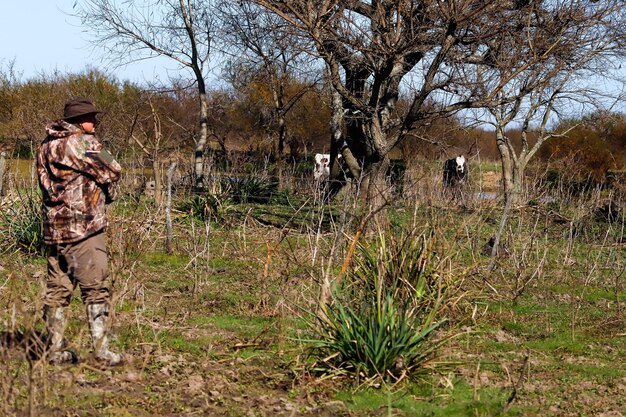 Fotógrafo de aves en la sabana