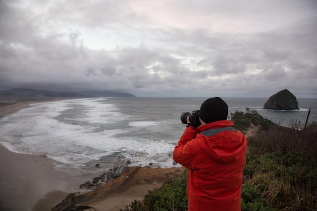 Fotógrafo en la costa de Oregón