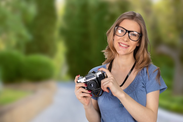 Fotógrafo de mulher com câmera