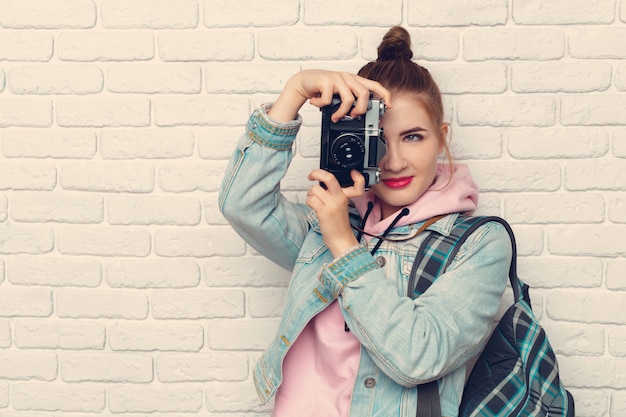 Fotógrafo de viajante de mulher