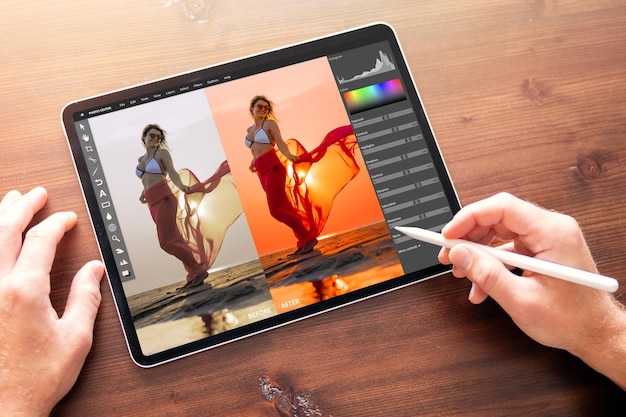 Fotógrafo editando fotos en una tableta digital antes y después de la corrección de color