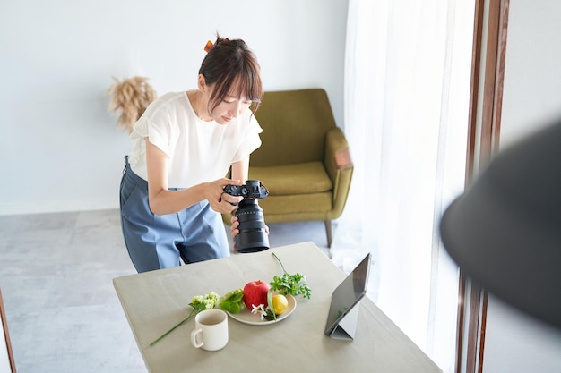 Fotógrafo feminino no quarto