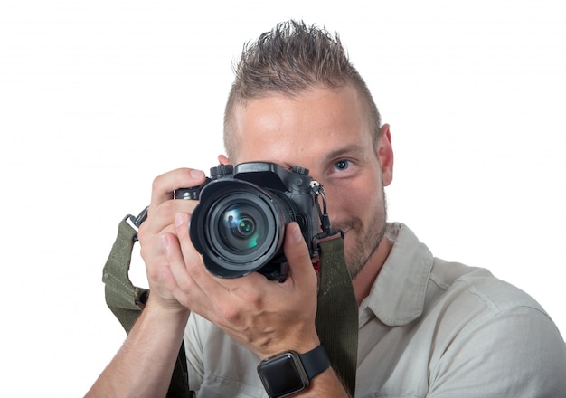 Fotógrafo jovem isolado em um branco