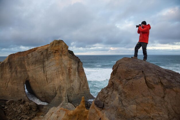 Fotógrafo na costa de Oregon