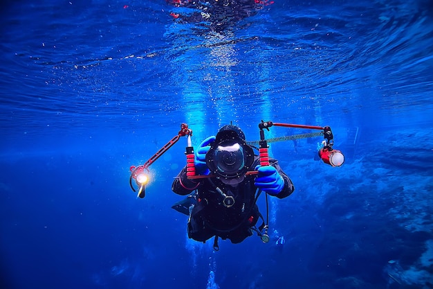 fotógrafo subacuático con cámara, buzo hobby especial boxeo submarino con cámara