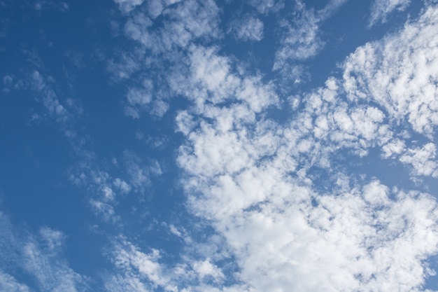 Fotograma completo de cielo azul