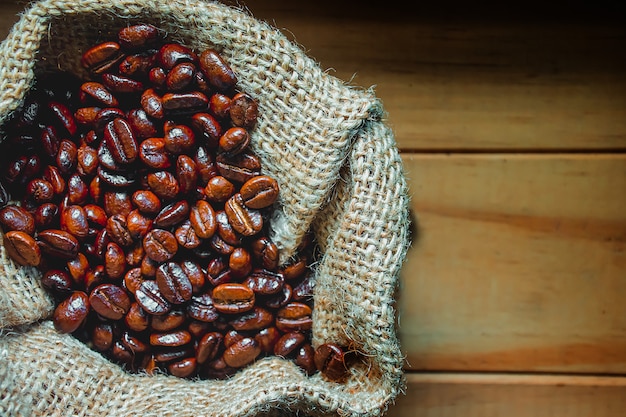 Fotos de grãos de café em um saco de saco