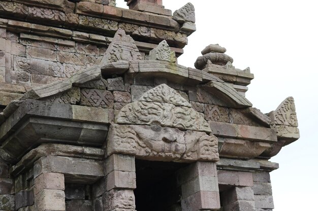 Fotos do templo Gedong Songo tiradas de vários ângulos diferentes