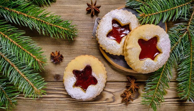 fotos de galletas recién cocinadas con mermelada para Navidad