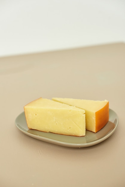 Fotos temáticas de quesos en una sección donde se ve la textura del queso